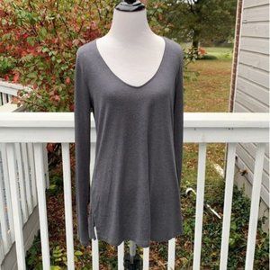 Tahari Gray V-Neck Long Sleeves Lightweight Tunic Top S
